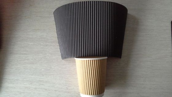 Qualité Machine automatique de douille de tasse de papier, double machine d'emballage de mur usine